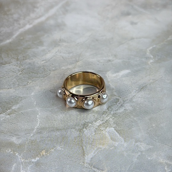 Elegant Gold Pearl Ring - Picture 1 of 4